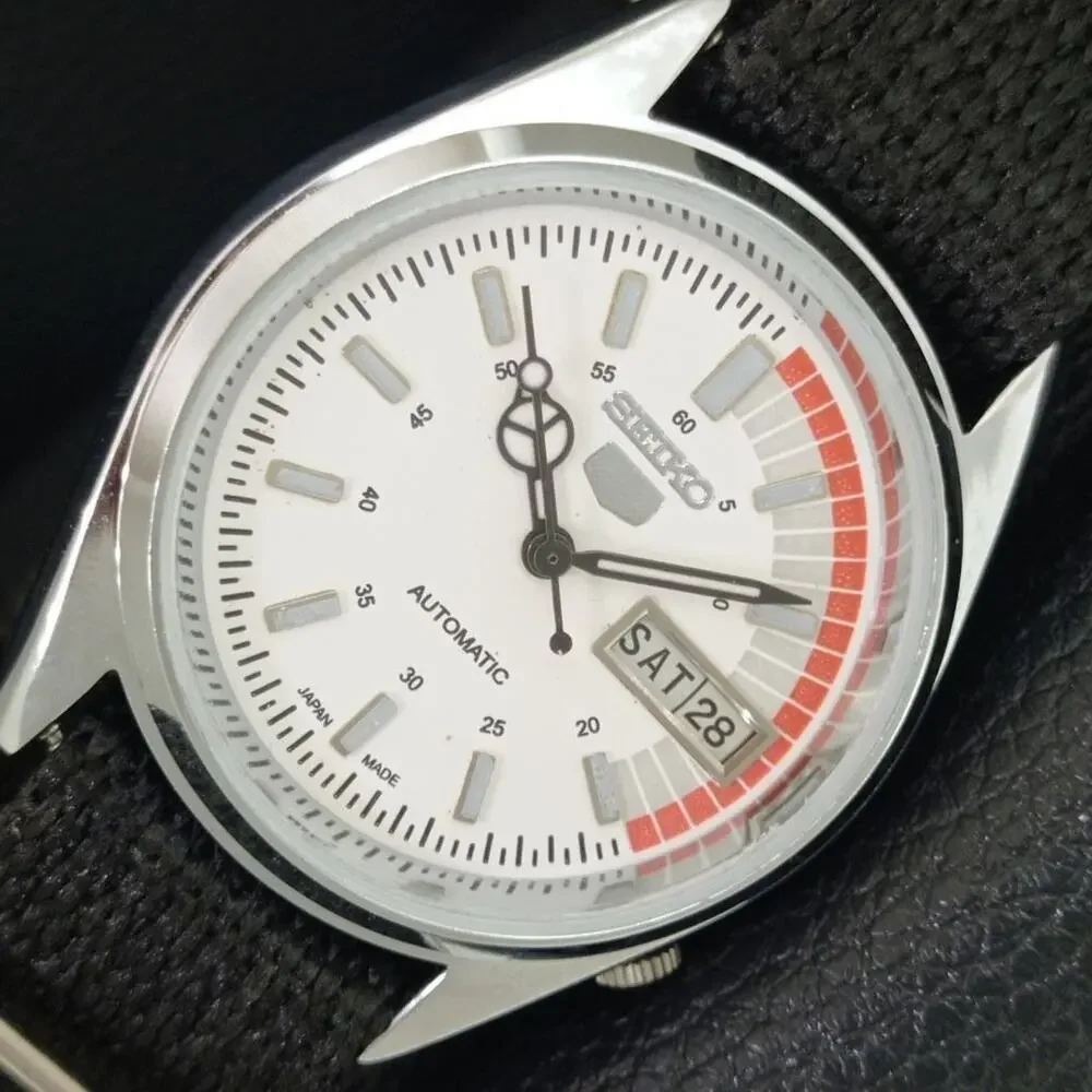 Vintage 1975 Seiko Automatic Mens Silver Watch W/daydate & Red Accents